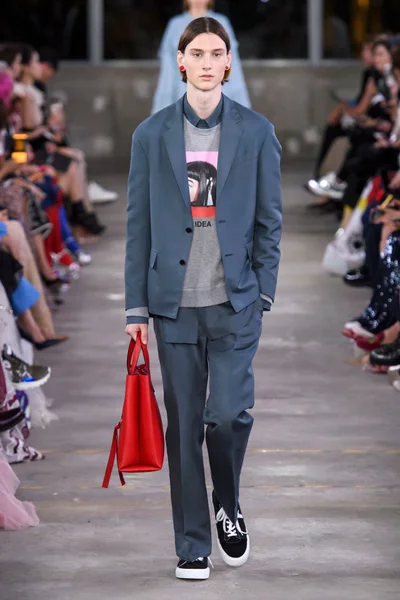 Look 64